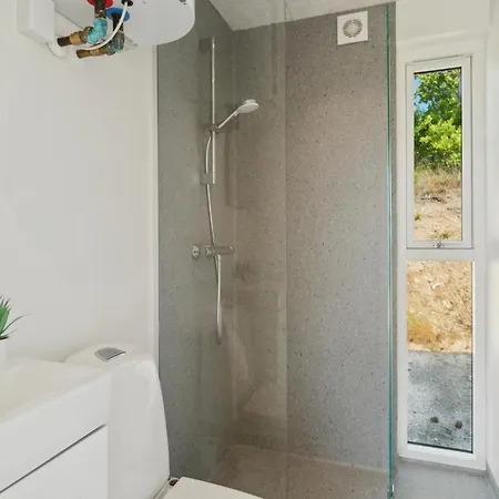 1 Bedroom Beautiful In Knebel